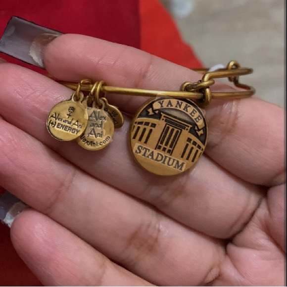 Women’s Alex and ani bracelet Yankee stadium - Picture 1 of 3